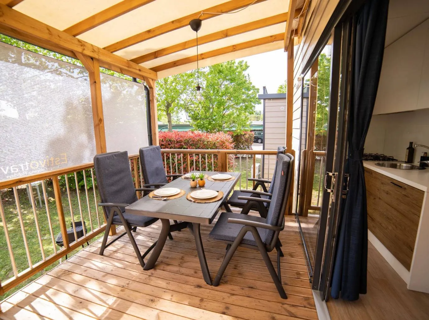 4-kamerstacaravan Premium Deluxe - Estivotravel