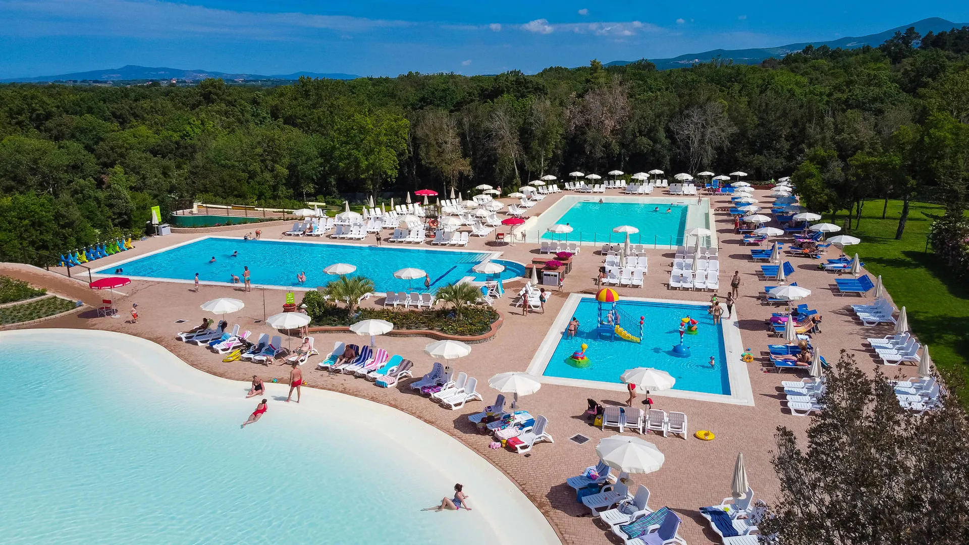 camping-hu-montescudaio-village